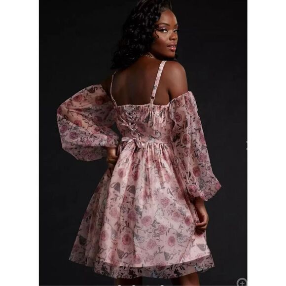 The School For Good And Evil Evers Cold Shoulder Dress Size Medium Nwt - Picture 2 of 8